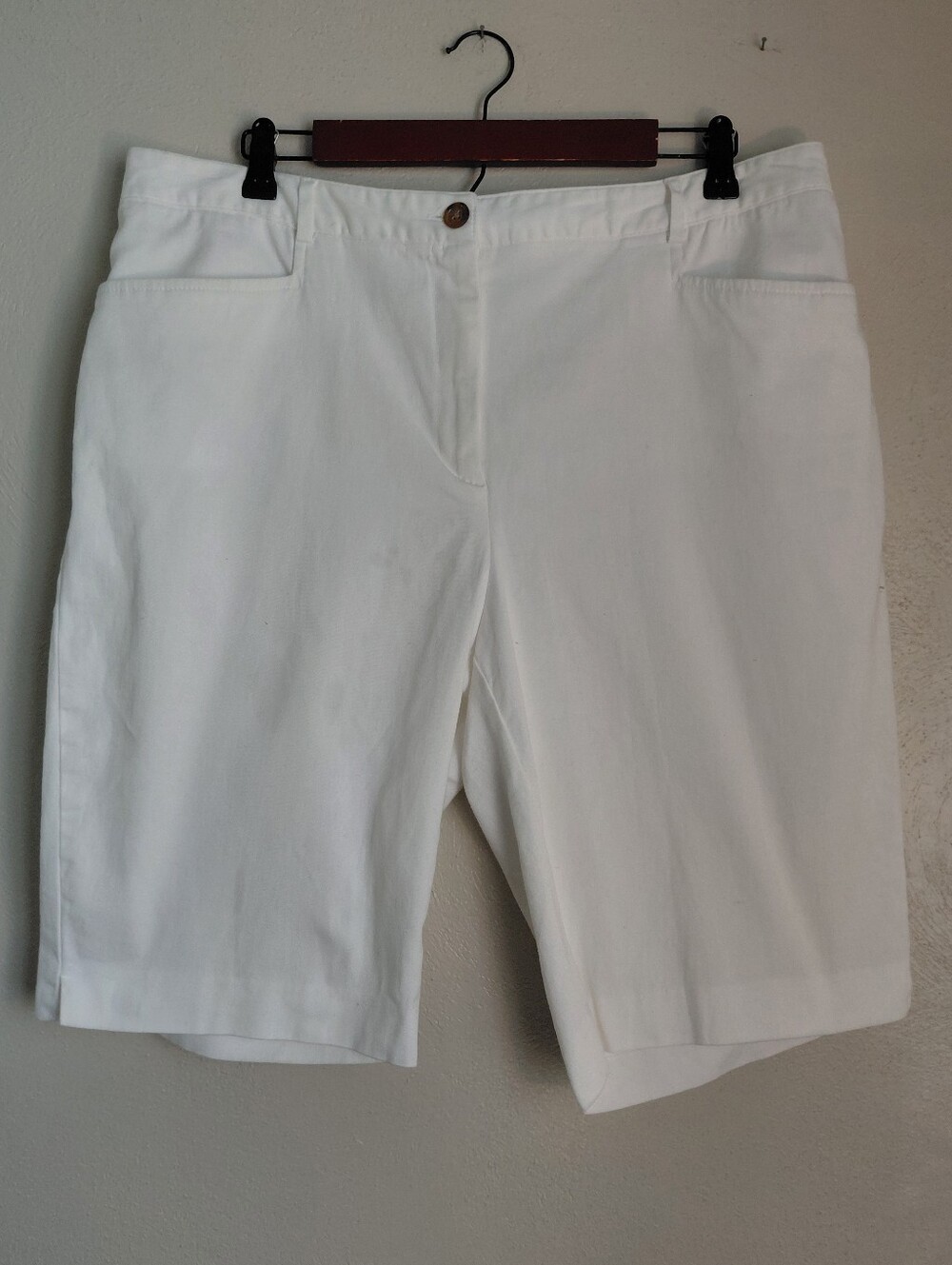 Counterparts White Women's Bermuda Shorts Sz 16W